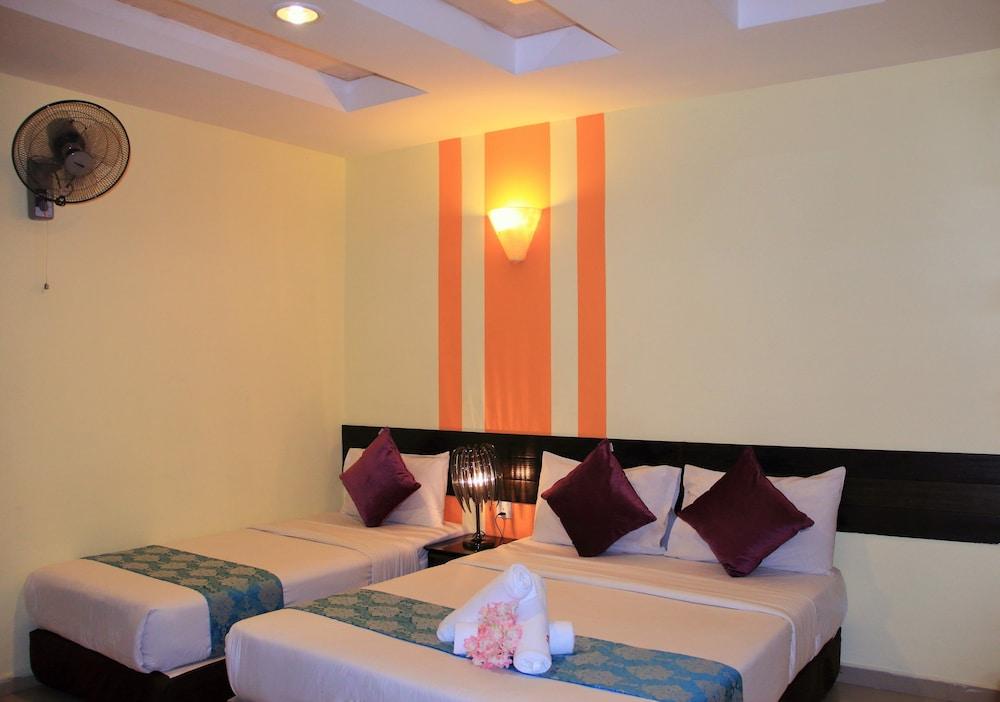 Sun Lagoon Near Sunway Lagoon Theme Park Hotel 3*